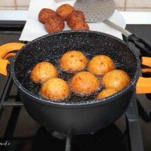 gogosi rapide cu branza de vaci prajite in baie de ulei