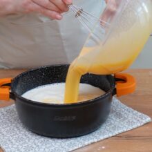 galbenusuri turnate in lapte pentru crema de vanilie