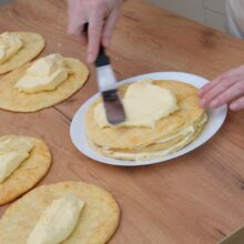 cum se ung foile de tort napoleon cu crema de vanilie si stratificare