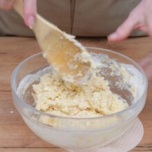 aluatul pentru gogoși rapide se amestecă simplu cu lingura