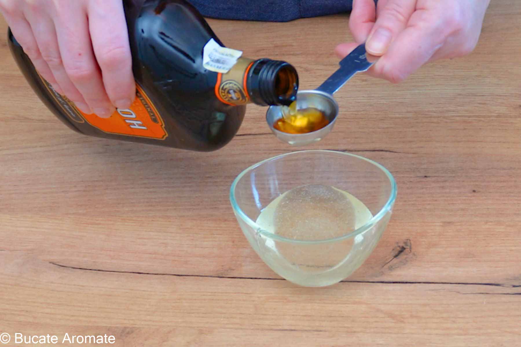 pregatire sirop de zahar cu rom pentru ungerea cozonacilor evreiesti