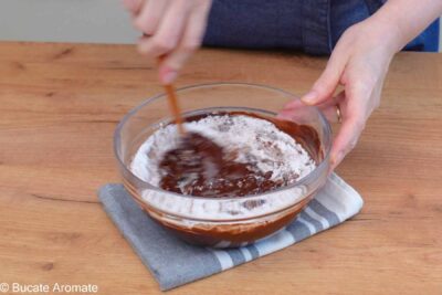 Umplutură de ciocolată cu cacao si zahar pudra