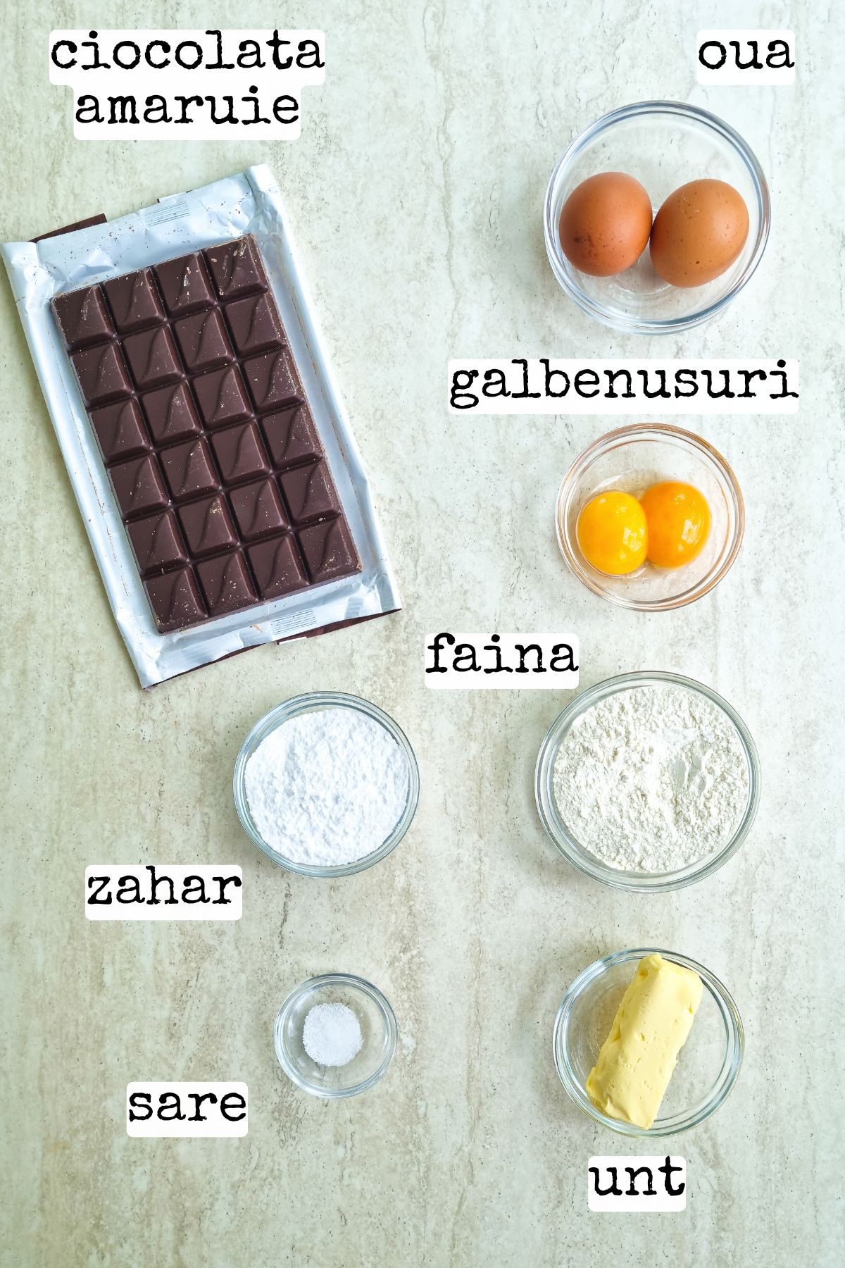 lista ingredientelor fotografiate cu etichete pentru reteta Lava Cake