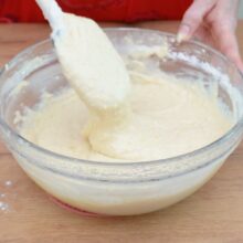 Aluatul pentru checul zebră după ce a fost mixat – consistență moale și cremoasă