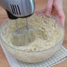 salata de vinete cu tahini si ulei de masline mixata cu mixerul pentru o textura cremoasa si aerata