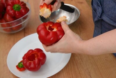 Curățarea gogoșarilor de semințe și nervuri pentru umplere