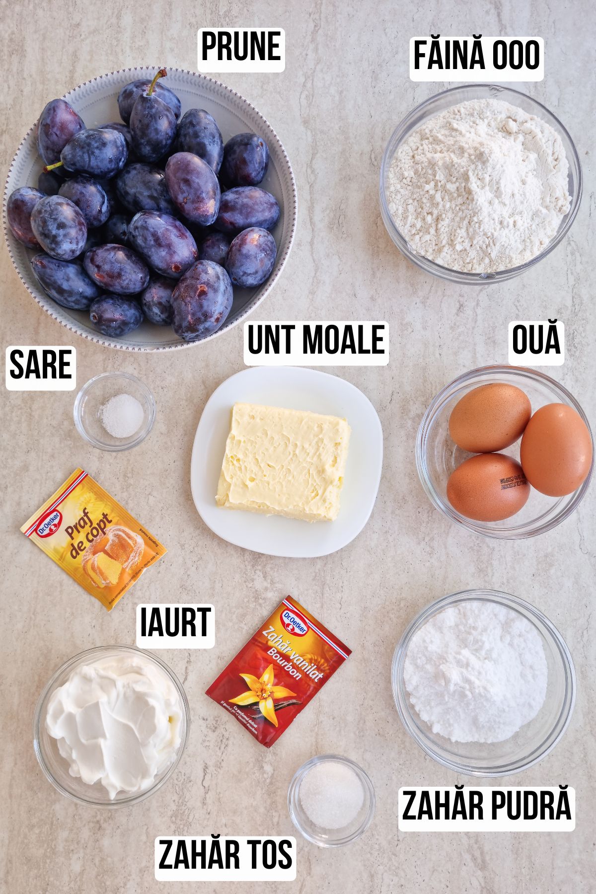 Ingrediente prăjitură cu prune - făină tip 000, iaurt, ouă, unt moale, zahăr și prune de sezon