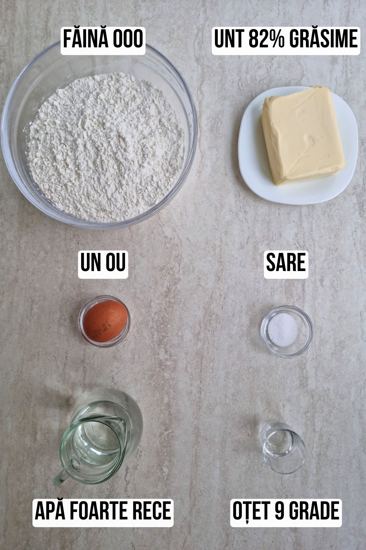 Ingrediente listate cu etichete pentru aluat fraged - foietaj de casa cu unt pentru cremsnit
