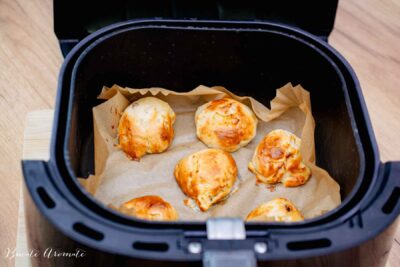 Gogoși rapide cu praf de copt coapte la air fryer, fără ulei, variantă mai sănătoasă a rețetei clasice