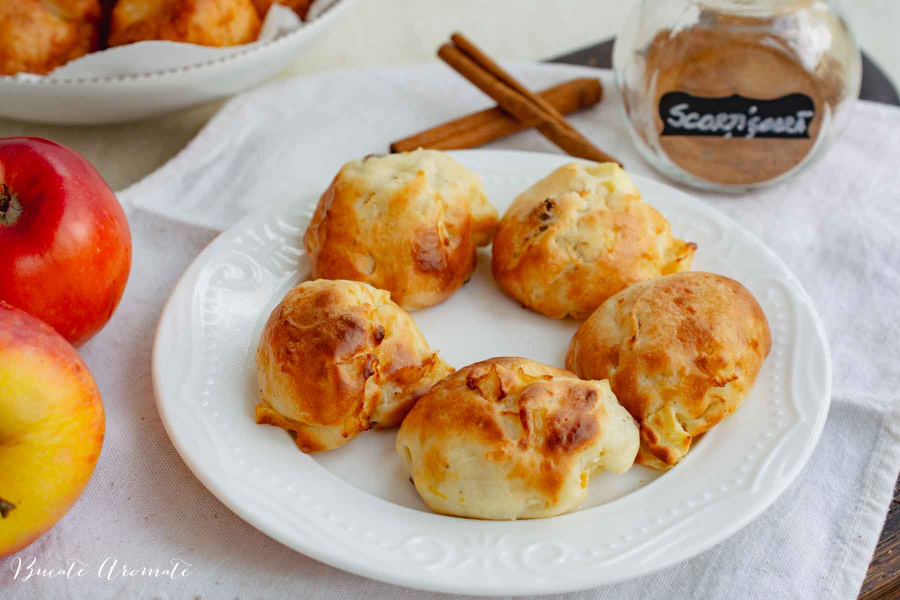 Gogoși cu praf de copt și iaurt grecesc, coapte fără ulei, rețetă ușoară la cuptor sau air fryer