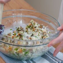 Umplutură cremoasă cu pui, ciuperci, smântână și cașcaval pentru plăcinte sărate