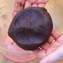 Aluat cu cacao moale și omogen pentru biscuiți zebră din aluat fraged