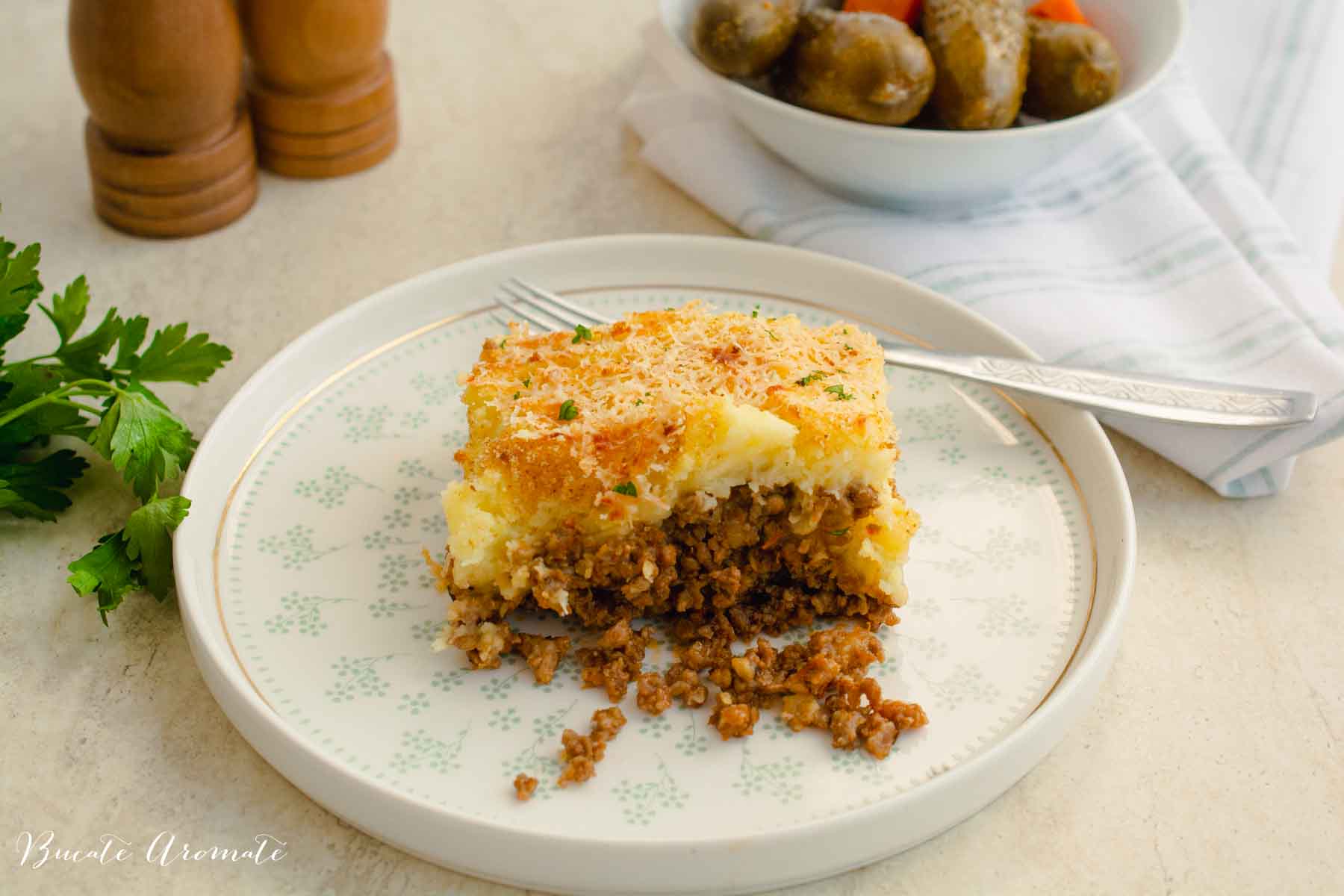 Plăcintă ciobanului la cuptor cu piure de cartofi și strat generos de carne