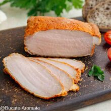 Mușchi file de casă cu boia dulce și afumată, tăiat în felii subțiri pentru mic dejun