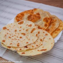 Lipii cu aluat opărit coapte fără ulei și prăjite în ulei, pentru comparație