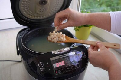 Boabe de fasole albă fierte la multicooker pentru rețeta de zacuscă